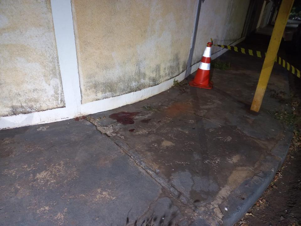 Foto 6 de 7 — Homem leva garrafada na cabeça após discussão em Araraquara; estado é grave